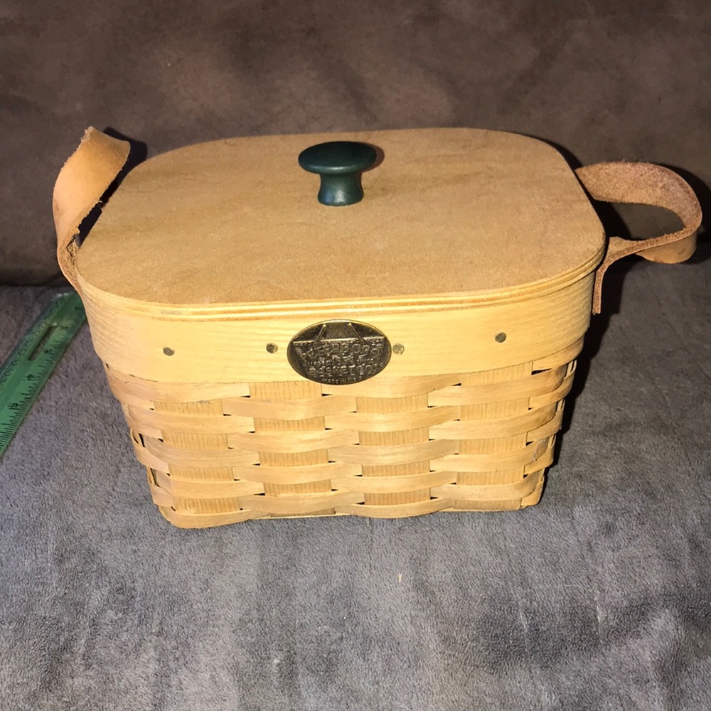 Peterboro square basket 🧺 with lid & handles